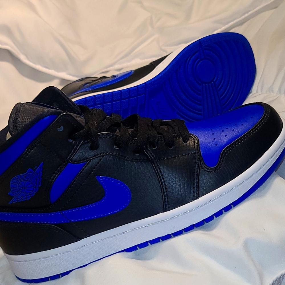 Air Jordan 1 mid black hyper royal 💙💦